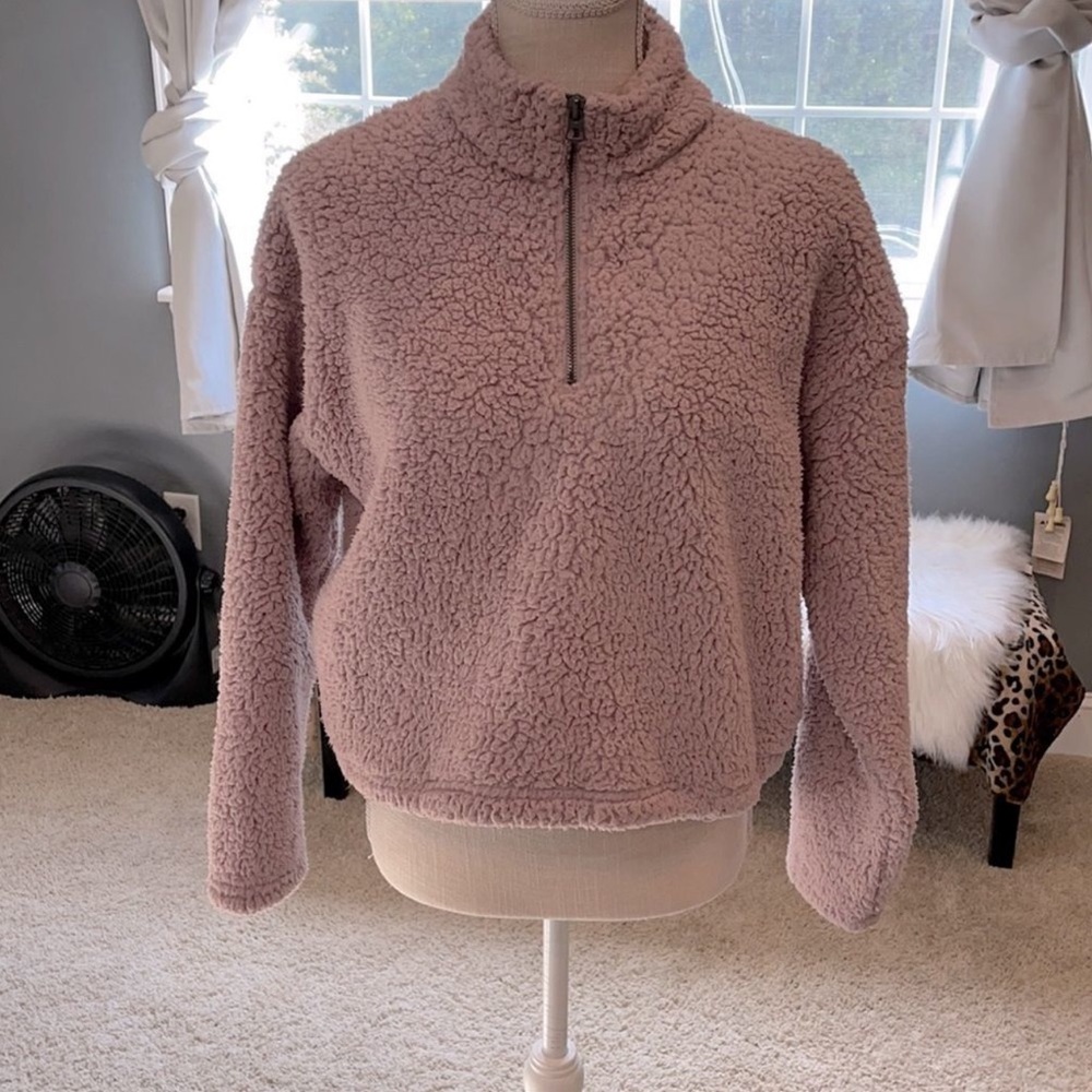 💜 5 for $25 or 3 for $18 American Eagle rusty pink Sherpa pullover